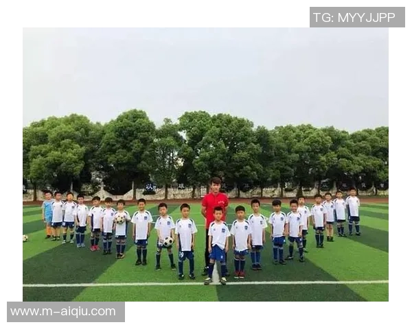 中国足球星崛起之路:从青训到职业联赛的奋斗与梦想 中国足球星崛起之路:从青训到职业联赛的奋斗与梦想