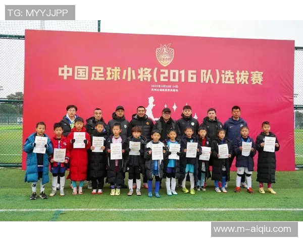 最壮足球的魅力与精神探讨:如何在比赛中展现团队合作与个人风采 最壮足球的魅力与精神探讨:如何在比赛中展现团队合作与个人风采