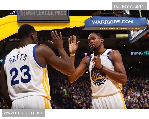 安东尼与杜兰特精彩对决视频回顾分析两位巨星的巅峰时刻与篮球智慧 安东尼与杜兰特精彩对决视频回顾分析两位巨星的巅峰时刻与篮球智慧